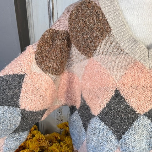 Fable Colorful Geometric Diamond Pattern Plush Women’s Sweater - Picture 6 of 12